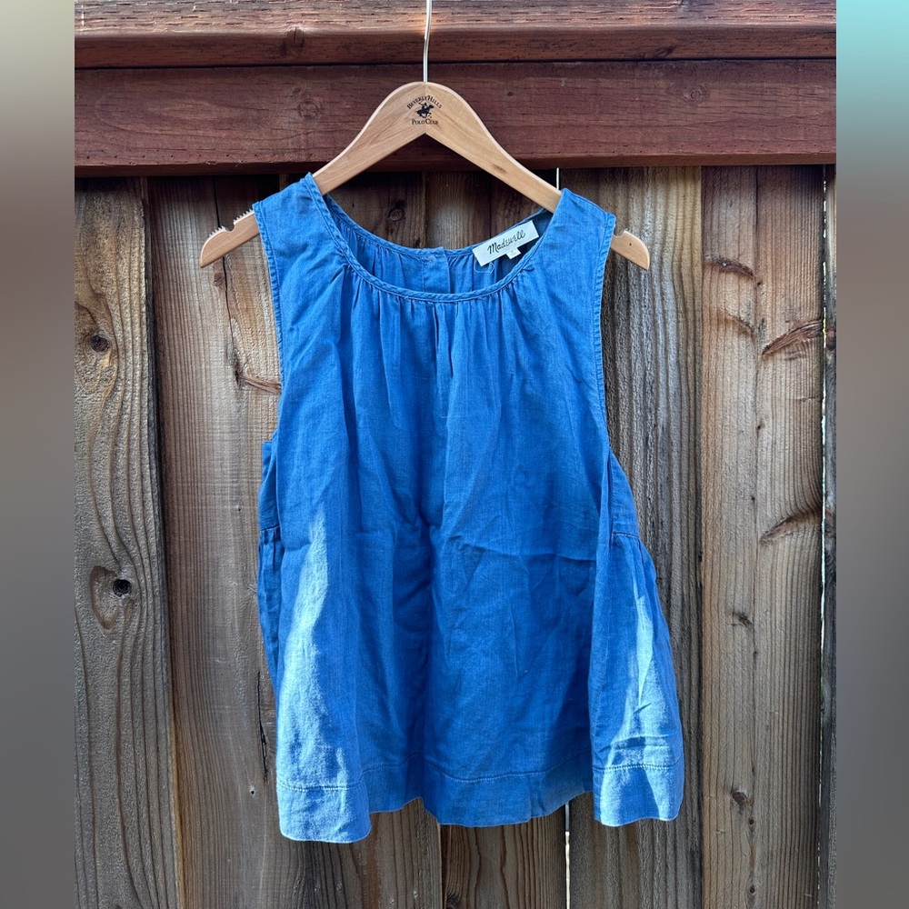 Madewell chambray light weight button back top 🦋